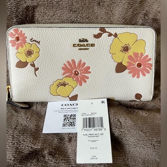 Coach floral print accordion zip wallet. New,never used with tags unattached - Picture 6 of 6